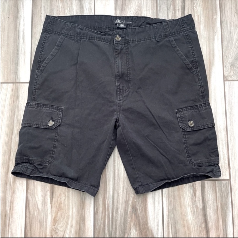 Black and Green Cargo Shorts with Relaxed Fit - Picture 7 of 10